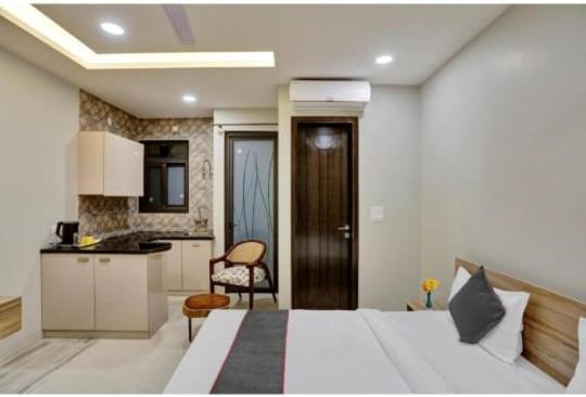 Vibe Hotel Noida Buitenkant foto